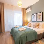 Fully Renovated 2br Flat In Center Of Moda Daire İstanbul