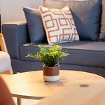 Fully Renovated 2br Flat In Center Of Moda 伊斯坦布尔