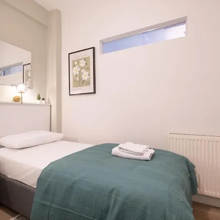 Lägenhet Fully Renovated 2br Flat In Center Of Moda Istanbul