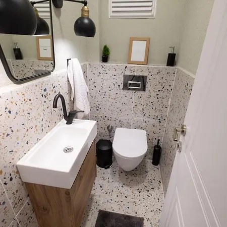 Fully Renovated 2br Flat In Center Of Moda * Isztambul