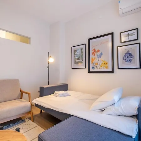 Fully Renovated 2br Flat In Center Of Moda Istanboel