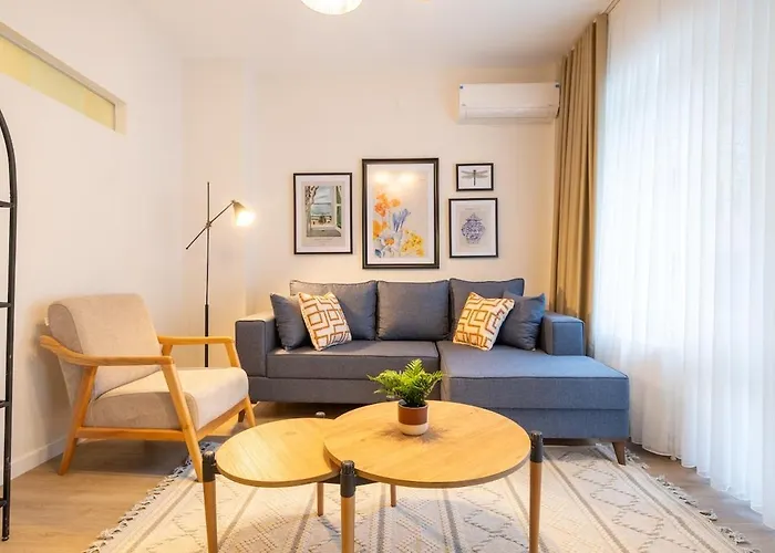Apartment Fully Renovated 2br Flat In Center Of Moda Istanbul